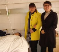 鹭达眼镜工会主席、营运经理看望店长兰艺玲[