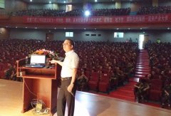 鹭达眼镜董事长张和辉为厦门理工学院激情演讲