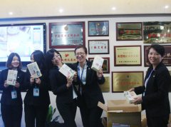 鹭达眼镜工会给女职工送上温暖的“三八节”礼