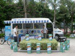 6月5日视力诊察车到厦大学生公寓免费服务[2008