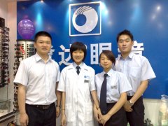 公司领导与工会领导探望世贸店受伤员工[2009-5