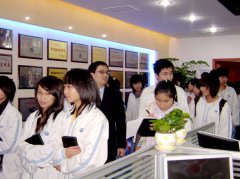  厦门电子中专学校“鹭达班”全体同学回“娘家