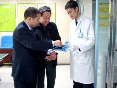  厦门市政协副主席陈联合先生莅临我所验光配镜