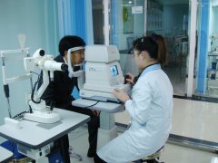 福建省侨联副主席林泽春先生莅临我所验光配镜