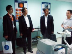日本东海光学董事长一行来我司参观交谈[2011-8