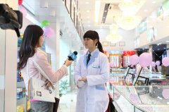 厦门电视台采访鹭达眼镜员工王亚娟[2011-12-29]