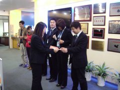 鹭达眼镜工会为坚守岗位的员工发放电影票[201