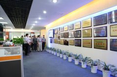 湖北省劳动厅莅临鹭达眼镜指导工作[2013-5-27]