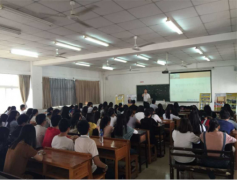 鹭达眼镜营运部经理为漳洲卫校学生上专业课程