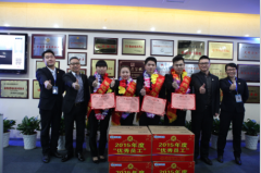 鹭达眼镜2015年度劳动模范和优秀店长，优秀助理，优秀