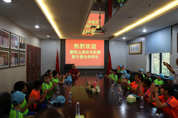 厦蛟山海协作航模全体师生参观鹭达眼镜